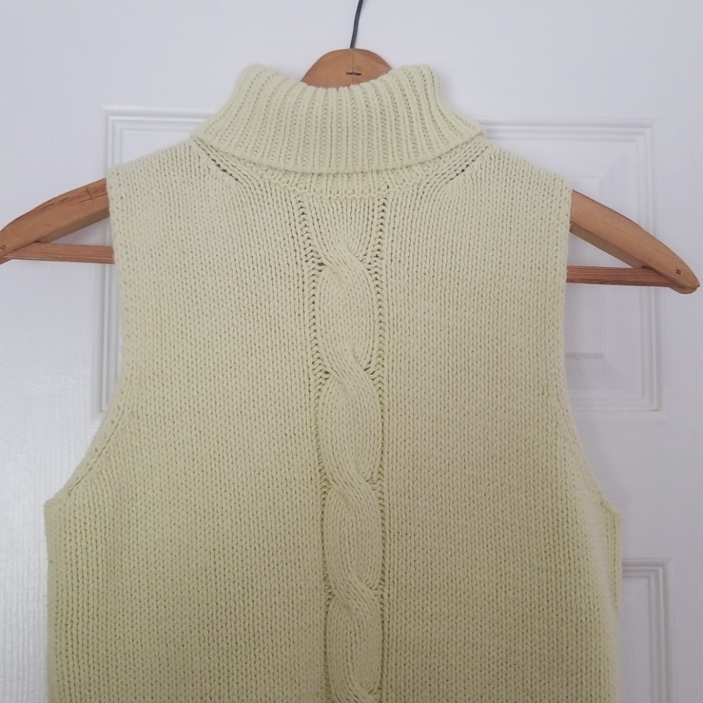 Soft yellow Gap sweater